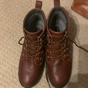 It’s a good boot brick reddish brown color low boots